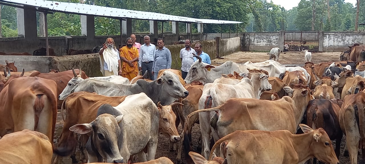 गौवंश शेड निर्माण के लिये दो बार दिये पांच – पांच लाख रुपये ,