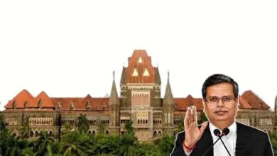 बॉम्बे हाईकोर्ट के फैसले के संदर्भ में अभिव्यक्ति की स्वतंत्रता और जिला बदर आदेश पर न्यायिक दृष्टिकोण का प्रतीकात्मक चित्र।