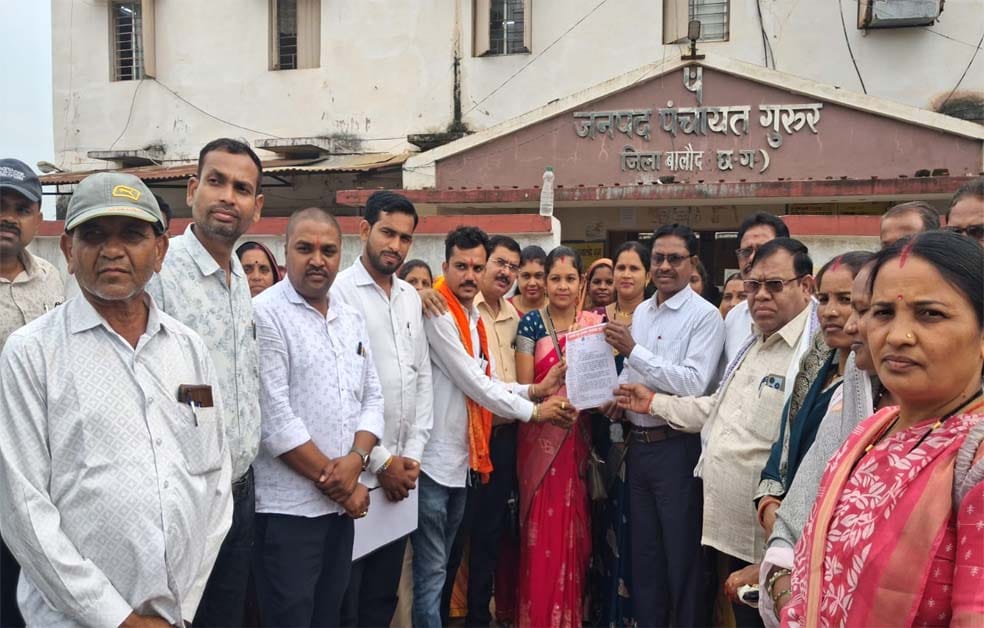 रपंच संघ गुरूर द्वारा पंचायतों की समस्याओं को लेकर सौंपा गया ज्ञापन