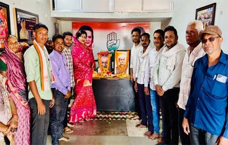 गुरूर कांग्रेस कार्यालय में गांधी शास्त्री जयंती कार्यक्रम में संगीता सिन्हा और कांग्रेसजन