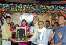 नरबदा मानस गान कार्यक्रम में किसानों की समस्याएं सुनती विधायक संगीता सिन्हा