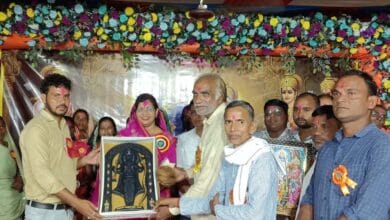 नरबदा मानस गान कार्यक्रम में किसानों की समस्याएं सुनती विधायक संगीता सिन्हा