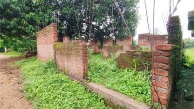 गरियाबंद के लाटापारा पुंजीपारा में अधूरा पड़ा आंगनबाड़ी भवन