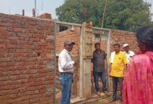 Gurur Janpad CEO inspection के दौरान प्रधानमंत्री आवास निर्माण का निरीक्षण