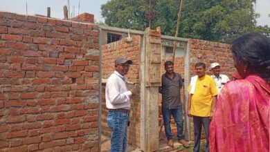 Gurur Janpad CEO inspection के दौरान प्रधानमंत्री आवास निर्माण का निरीक्षण