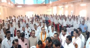 बालोद चिकित्सक सम्मान समारोह में सेवाभावी चिकित्सकों का सम्मान