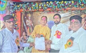 नरबदा मानस गान प्रतियोगिता में तोमन साहू और जनप्रतिनिधि